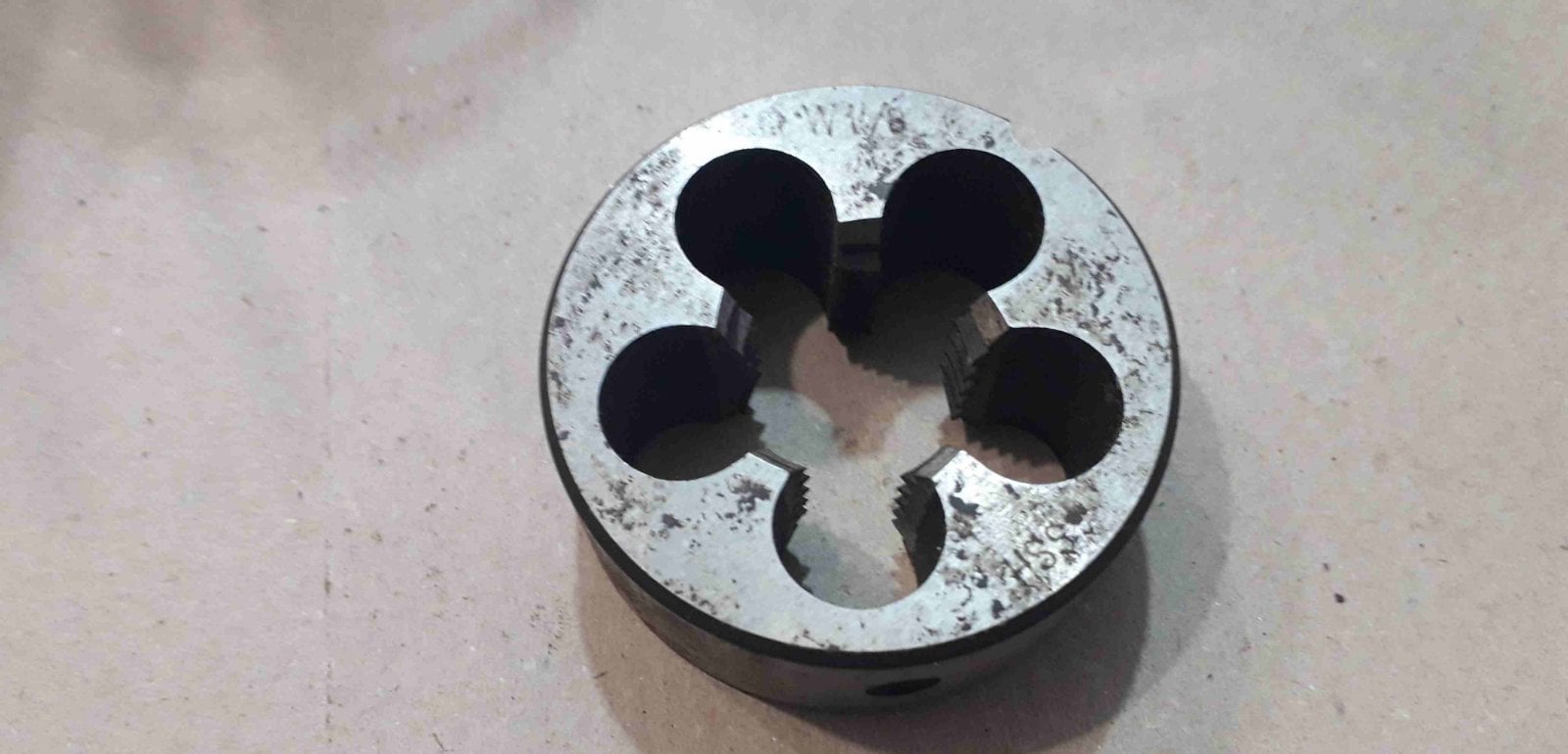 Плашка дюймовая UNC 11/8"-7