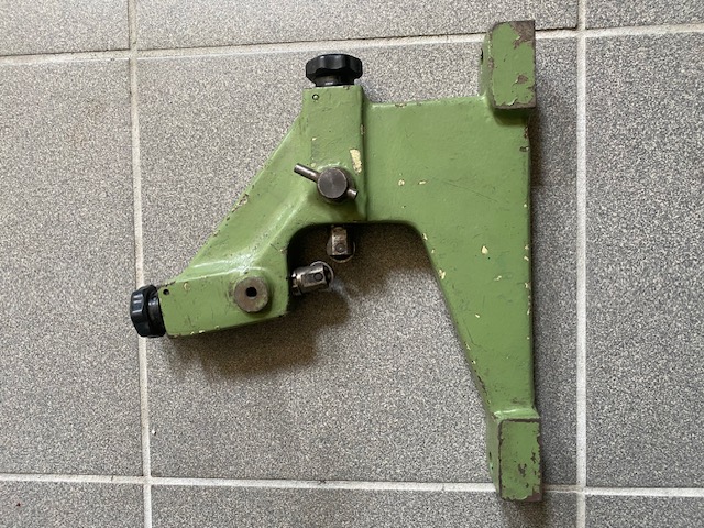 Подвижный люнет венгерского токарного EEN-320